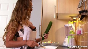 Busty seduction in kitchen makes Amanda Rendall fill her pink with veggies